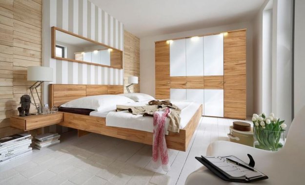 Schlafzimmer-Kombination in Massivholz